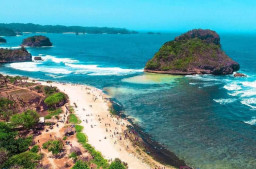 Pesona Pantai Goa Cina, Jadi Spot Permata Pesisir Selatan Kabupaten Malang