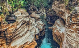 Pesona Kedung Cinet Jombang, Miniatur 'Grand Canyon' dengan Tebing Curam