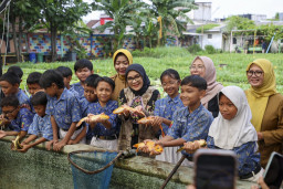Rini Indriyani Ingatkan Orang Tua Pentingnya Protein Ikan untuk Kecerdasan Anak