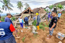 Akses Jalan Utama Lumpuh Akibat Longsor, Warga di Ponorogo Terancam Terisolir