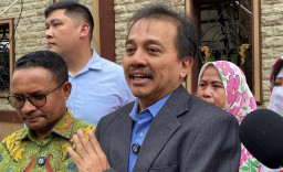 DPR-RI Capek, Roy Suryo Senyum