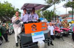 Genjot Sektor Pertanian, Pemkab Tulungagung Serahkan Alsintan dan 44 Ton Benih Padi