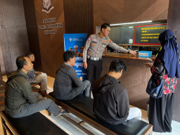 Satlantas Polres Blitar Kota Berikan Pelayanan dan Penyuluhan Kepada Masyarakat