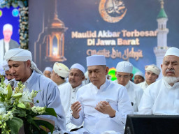 Baca juga : Doa Majelis Jadi Jalan Kesembuhan, Habib Usman Kembali Sebut Nama Adies Kadir di Maulid Akbar