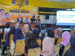 Lewat Seminar Jurnalistik MKGR Surabaya, Adies Kadir Tanamkan Nilai Integritas Digital