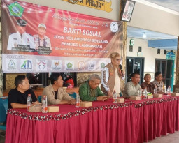 Sambut Harlah ke-2 Th, JOSS Gelar Pengobatan Gratis dan Beri Kejutan Ultah Kades Lambangan