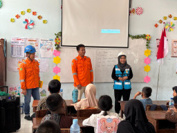 Lewat Program PLN Mengajar, UIT JBM Tanamkan Kesadaran Keselamatan Listrik pada Siswa SD