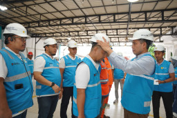 Terjunkan Relawan, PLN Jatim Bantu Pemulihan Listrik Pascabanjir dan Longsor di Aceh