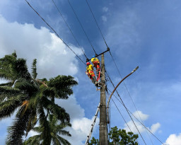Pulihkan Kelistrikan Aceh, PLN UID Jatim Kirim Personel Kelistrikan dan Relawan Sosial