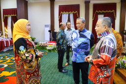 Khofifah Sambut Menteri Besar Negeri Sembilan, Perkuat Hubungan Serumpun Jatim–Malaysia