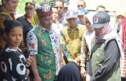 Prioritaskan Balita dan Lansia, Bupati Ipuk Terjunkan Nakes Layani Warga Terdampak Pascabanjir