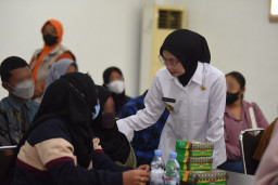 Baca juga : Mbak Wali Beri Motivasi dan BLT kepada Anak Berhadapan dengan Hukum