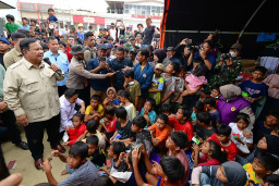Prabowo tak Kenal Lelah Kunjungi Wilayah Banjir
