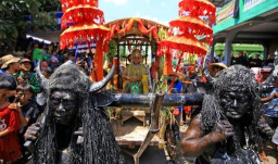 Baca juga : Ritual Sakral Kebo-keboan Suku Osing, Pakai Medium ‘Manusia Kerbau’