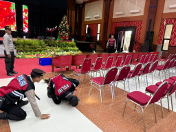 Satsamapta Polres Blitar Kota Sterilisasi Gereja, Antisipasi Keamanan Jelang Perayaan Natal