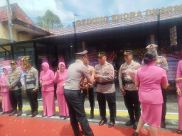 Tongkat Komando Kapolres Blitar Kota Resmi Diserahkan ke Kapolres Blitar Kota yang Baru