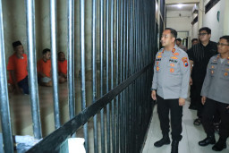 Kapolres Gresik Cek Kesiapan Mako dan Rutan, Tekankan Pelayanan Humanis