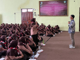 Mengajar di SMAN 1 Probolinggo, PLN Tanamkan Literasi Kelistrikan dan Motivasi Meraih Mimpi