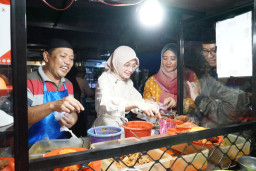 Mbak Wali Resmikan Sentra Kuliner Pasar Banjaran, Ikon Baru Wisata Kuliner di Kota Kediri