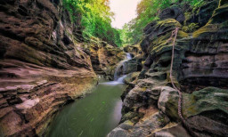 Pesona Alami Kedung Cinet, di Gandrung-gandrung Grand Canyon Mini Jombang