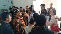 Keraton Kasunanan Surakarta Ribut di Depan Menteri