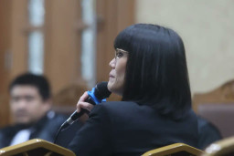 Usik 'Indonesia Gelap' dan Jam Tangan Dirdik Rp 1 Miliar