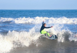 Pantai Dampar, Suguhkan Wisata Wahana Perahu hingga Kuliner Seafood