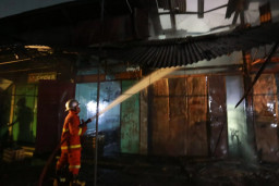 Pasar Burung Srijaya di Kota Madiun Terbakar: 4 Kios dan Puluhan Burung Ludes Tak Tersisa