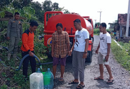 Ratusan KK Terdampak Longsor, Pemkab Bondowoso Gercep Distribusikan Air Bersih