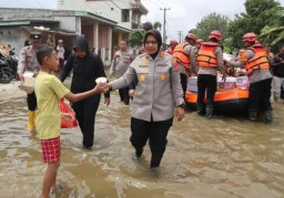 Kapolres Polwan, Cekatan Atasi Banjir di Bekasi
