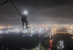 Berjibaku dengan Cuaca Buruk, PLN UIT JBM Gerak Cepat Tangani Gangguan pada Jaringan Transmisi
