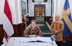Swedia Lirik Potensi Jawa Timur, Khofifah Dorong Kolaborasi Strategis
