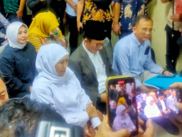 Hadiri Sidang di Tipikor, Khofifah Tegaskan Komitmen Kooperatif dalam Proses Hukum