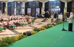 Sambut Ramadan, Pemprov Jatim dan Baznas Salurkan Bantuan RTLH dan Beasiswa