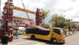 Dua Mobil Mewah Milik Ketua PBSI Kota Madiun  Diboyong KPK ke Jakarta