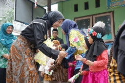 Tebar Kebahagiaan di PAUD Thoyyiba, Mbak Wali Tekankan PAUD sebagai Pondasi Bentuk Generasi Berdaya Saing