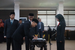 Mbak Wali Lantik Pejabat Struktural dan Fungsional, Tekankan Integritas dan Adaptabilitas