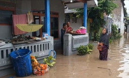 Masih Terendam Banjir, Aktivitas Ratusan KK di Kraksaan Probolinggo Terganggu