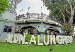 Imbas Viral ODGJ BAB Sembarangan, Alun-Alun Gresik Sepi Pedagang dan Pembeli