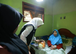 Lewat Program Jemput Bola, Pemkab Banyuwangi Komitmen Layani Kesehatan Lansia di Rumah