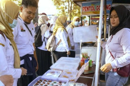 Jamin Keamanan Pangan, Dinkes Kota Madiun Uji Sampel Jajanan Takjil Ramadhan PKL