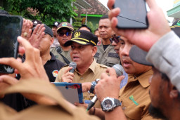 Demo LSM di Kantor Perhutani Kediri Nyaris Ricuh