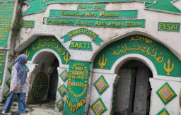 Miliki Ornamen Tak Lazim, Masjid di Mojokerto Punya Ruang Bawah Tanah dengan 6 Musala