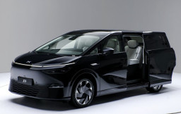 MPV Premium Xpeng X9 Versi Terbaru Usung Teknologi 800V hingga AI Canggih