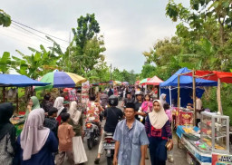 Tradisi Ngabuburit di Pasar Ramadhan Lengkong Jadi Magnet Ekonomi Warga Ponorogo