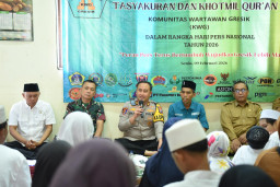 Di Tengah Hujan, Pers dan Negara Menjaga Satu Meja di Gresik