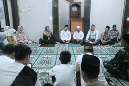 Shalat Tarawih Bersama Warga, Wali Kota Mojokerto Awali Safari Ramadhan 1447 H