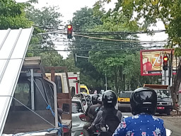 Timer Traffic Light Hanya 10 Detik, Picu Kemacetan Parah di Perempatan Pasar Sidoharjo
