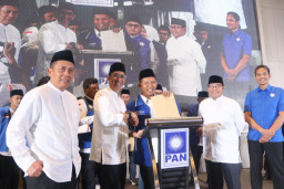 Silaturahmi dan Bukber, DPW PAN Jatim Serahkan SK Kepengurusan 27 Kota/Kabupaten