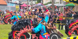 Sepanjang Fest: Zakaria Dimas NasDem Gelar Jaranan Wahyu Bawono Penuh Nilai Luhur, Masyarakat Terhibur UMKM Makmur